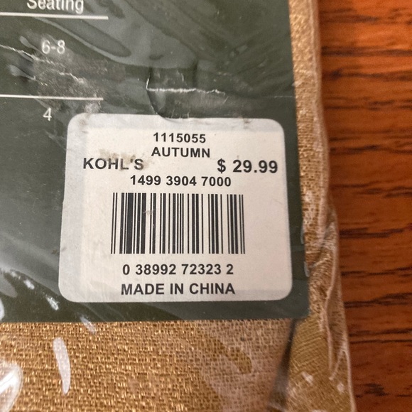 New round Vintage 50% silk 50% polyester gold leaves  Table cloth 70” round - Picture 6 of 6